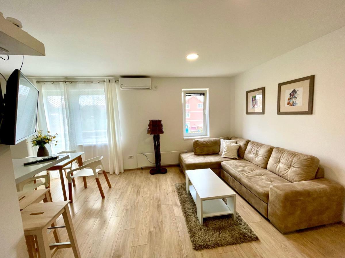 Cozy Apartments In Belgrade, Cukarica, Zeleznik, Free Parking And Wifi Extérieur photo
