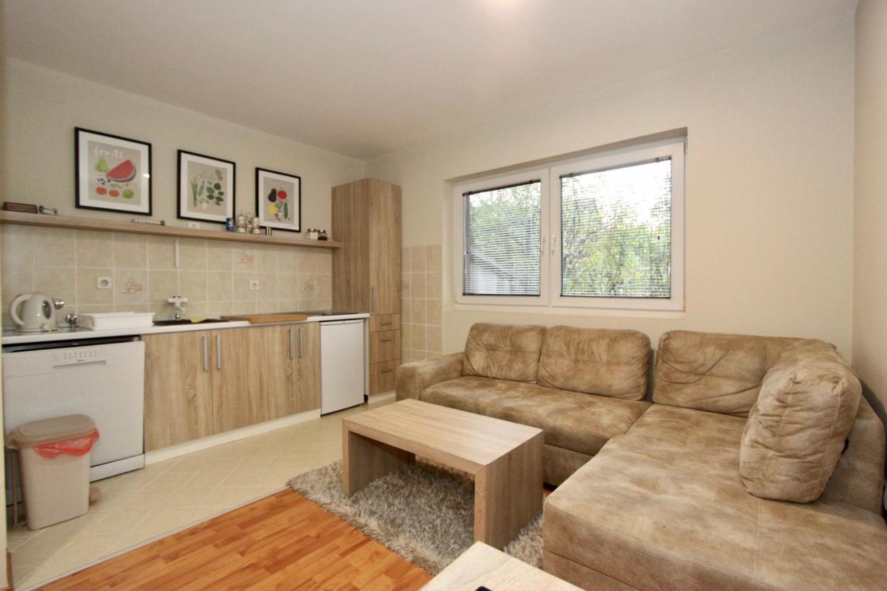 Cozy Apartments In Belgrade, Cukarica, Zeleznik, Free Parking And Wifi Extérieur photo