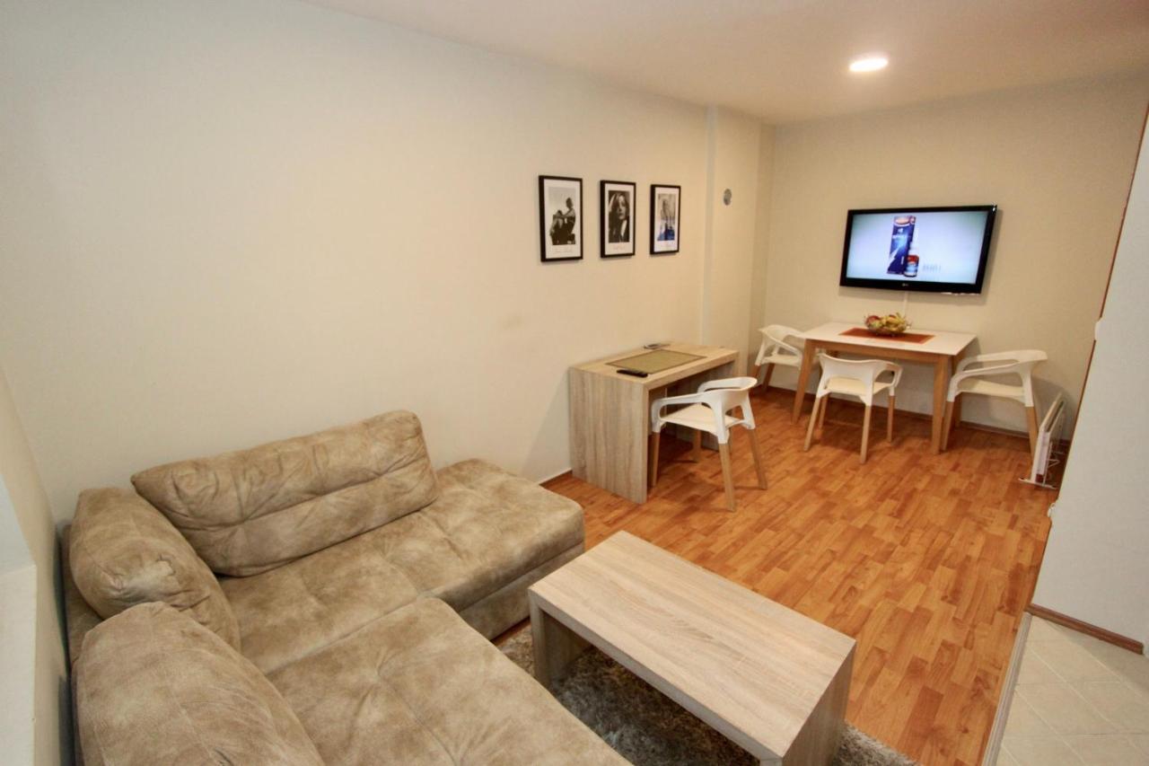 Cozy Apartments In Belgrade, Cukarica, Zeleznik, Free Parking And Wifi Extérieur photo